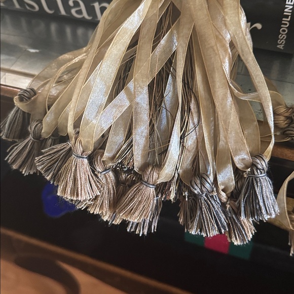 Elegant Tan and Gold Tassel Tiebacks - Picture 3 of 6